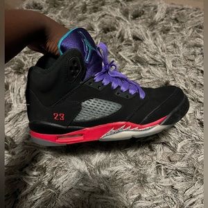 AUTHENTIC Top 3 Jordan 5 (Size 6)